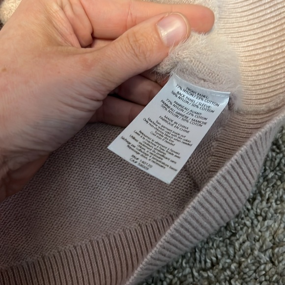 NWOT Stella & Dot V-Neck Fuzzy Knit Long Sleeve Sweater Blush Size Medium - Picture 10 of 11